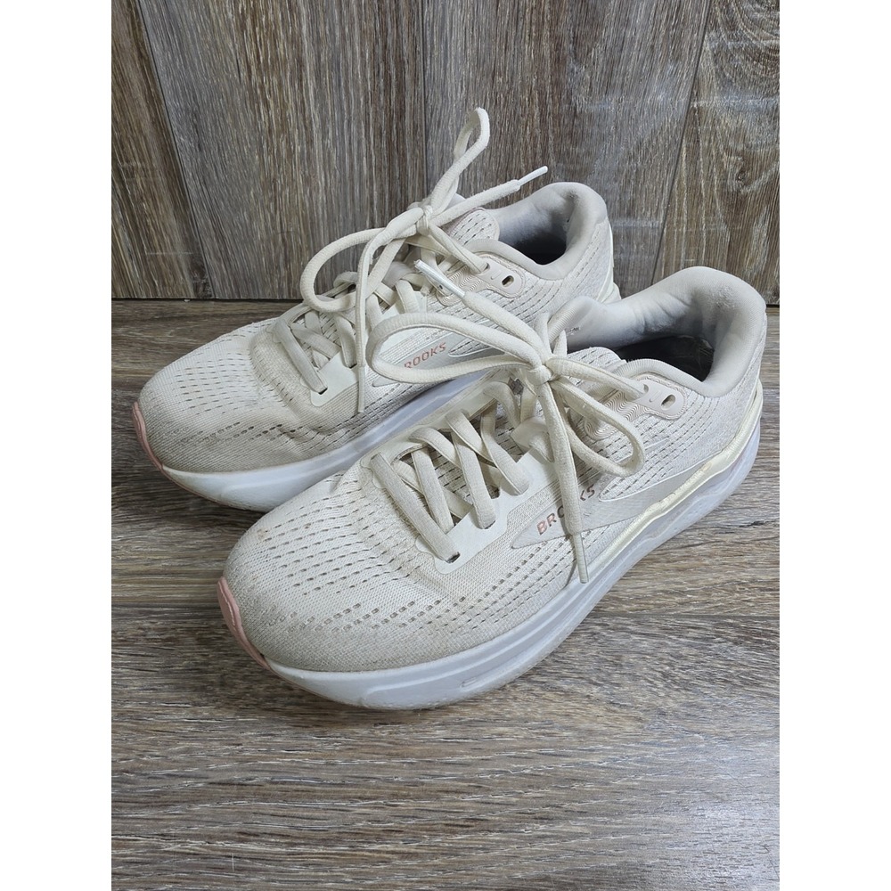 Brooks Ghost Max 2 Womens Shoes Sz 7 Coconut Milk Gray Zephyr Lace Up Sneakers